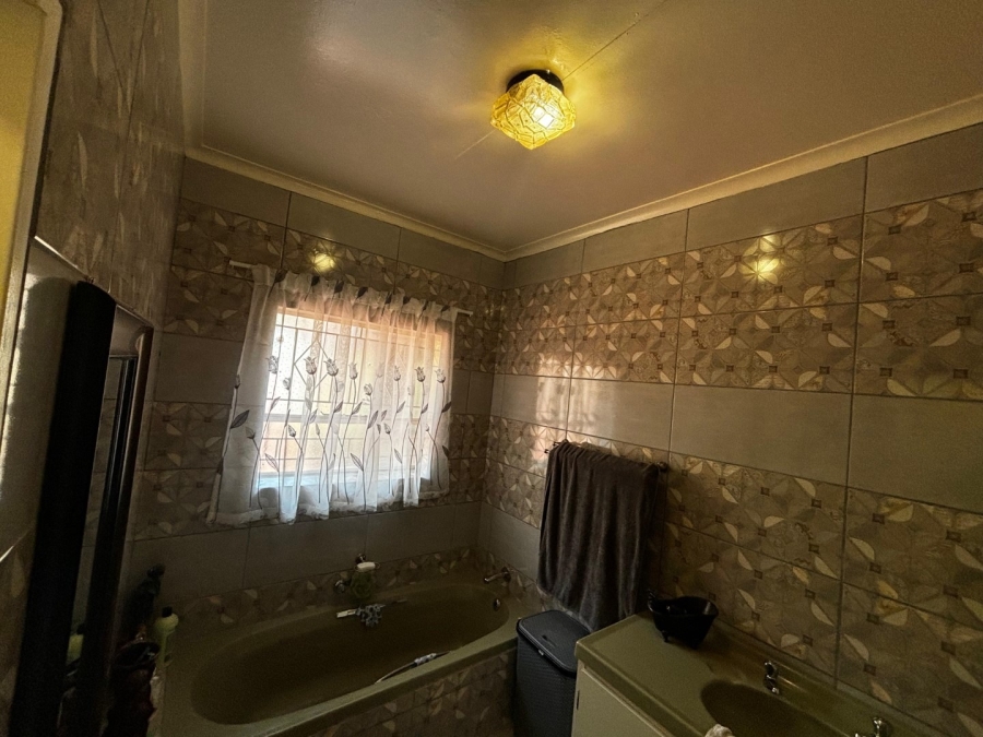 3 Bedroom Property for Sale in Safari Gardens North West